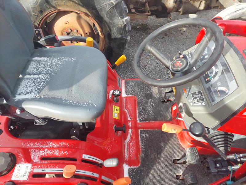 Tractors  GC1720 TLB Photo